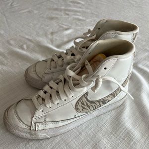 Nike Women’s Blazer - White/gray zebra 6.5